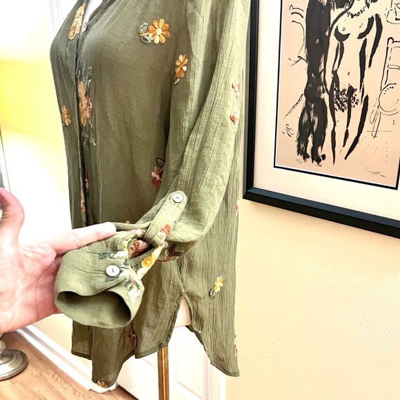Anthro’s Fig and Flower Green Embroidered Long Sleeve Button Down Shirt,Size S - Picture 2 of 10